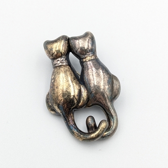 Jewelry - Vintage signed beautifully made two cat brooch pin